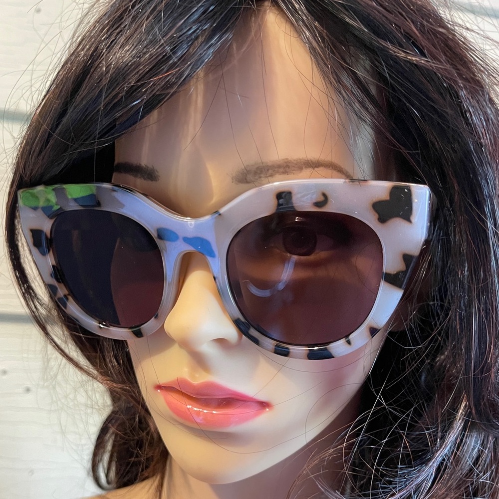 **SOLD** Le Specs Air Heart Sunglasses In Cookie Tort Unisex - Picture 2 of 16